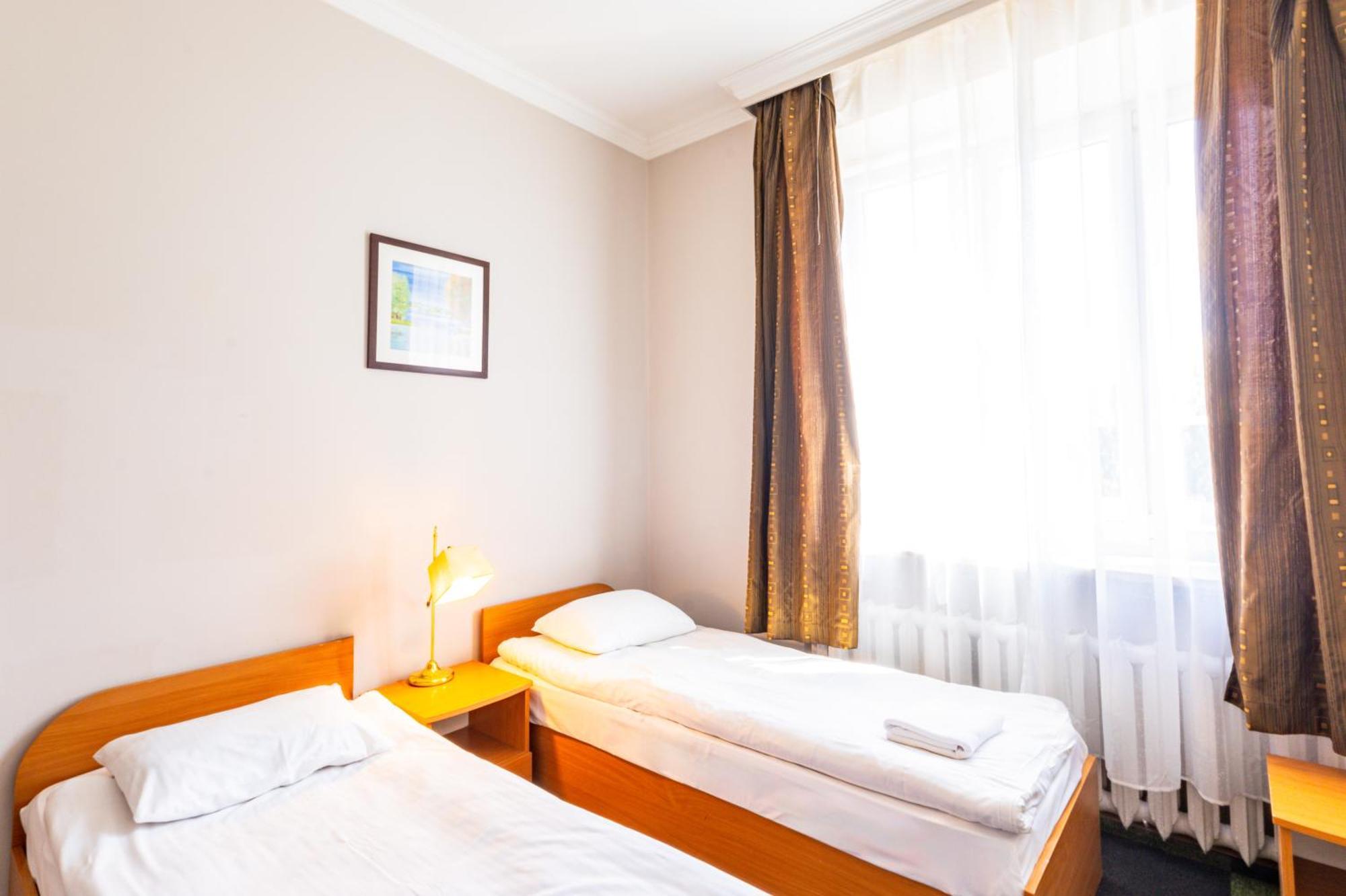 Noclegi Stadion Bed & Breakfast Warsaw Exterior photo